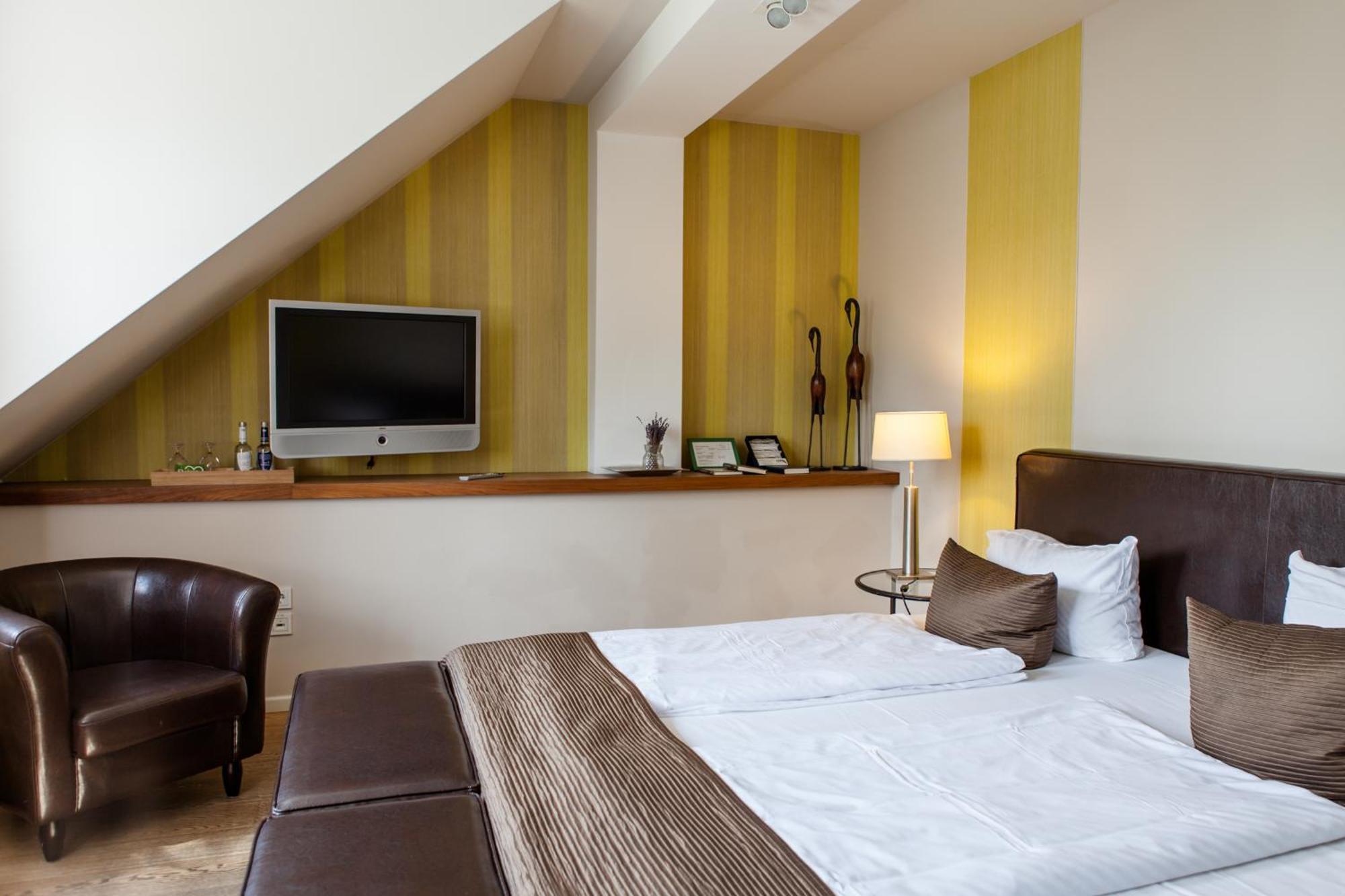 Hotel Zur Linde Dein Self Check In Michendorf Ngoại thất bức ảnh